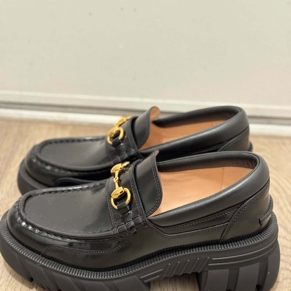 GUCCI | Women's loafer with horsebit - Picture 1 of 3